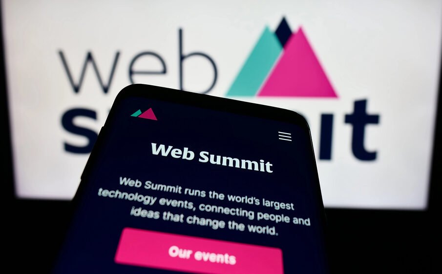 iHeartPodcasts sarà il partner ufficiale per i podcast del Web Summit Qatar 2025